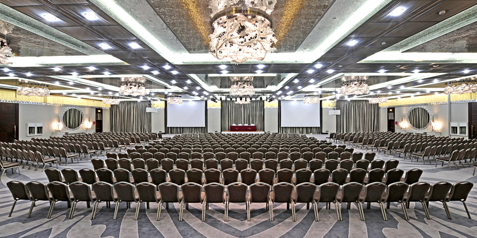 Crowne Plaza Convention Center & Thermal Spa